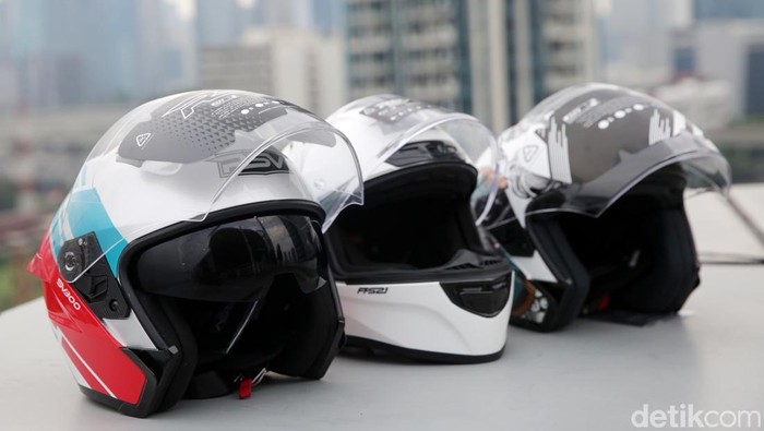 Ini Helm Keren RSV untuk 10 Pembaca detikOto Bekerjasama dengan Alva dan helm RSV, detikOto menggelar program motor listrik gratis buat pembaca. Selain itu ada juga 10 buat helm keren RSV untuk dibagikan cuma-cuma.