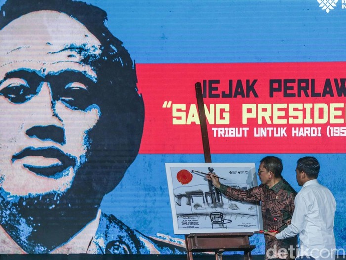 Pameran Jejak Perlawanan Sang Presiden 2001 karya Hardi digelar di Galeri Nasional, Jakarta, Kamis (9/1/2025). Yuk lihat.