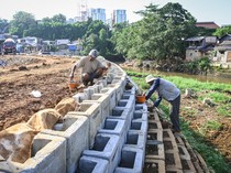 Intip Progres Normalisasi Sungai Ciliwung Rawajati