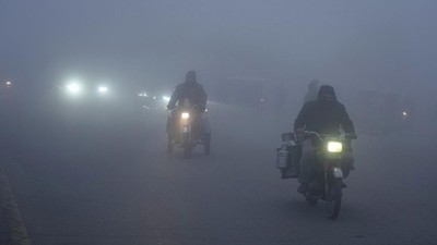 Kabut Tebal Bikin Jarak Pandang Terbatas di Pakistan