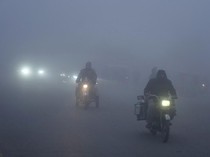 Kabut Tebal Bikin Jarak Pandang Terbatas di Pakistan