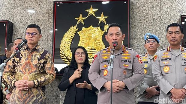 Kapolri Jenderal Listyo Sigit Prabowo dan Kepala BPOM Taruna Ikrar.