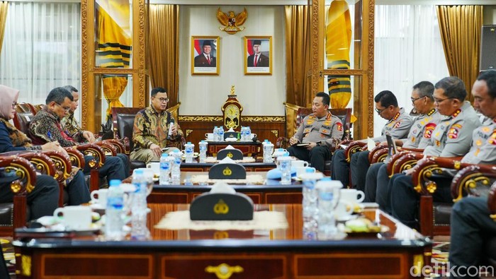 Kapolri Jenderal Listyo Sigit Prabowo menerima Kepala BPOM Taruna Ikrar dan jajaran.