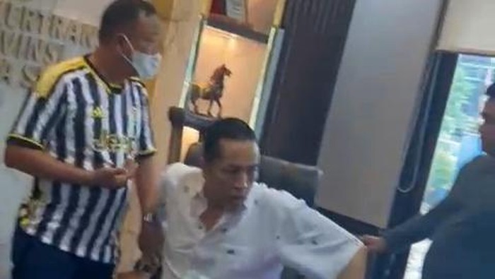 Kejari Palembang tangkap Kepala Disnakertrans Sumsel, Deliar Marzoeki