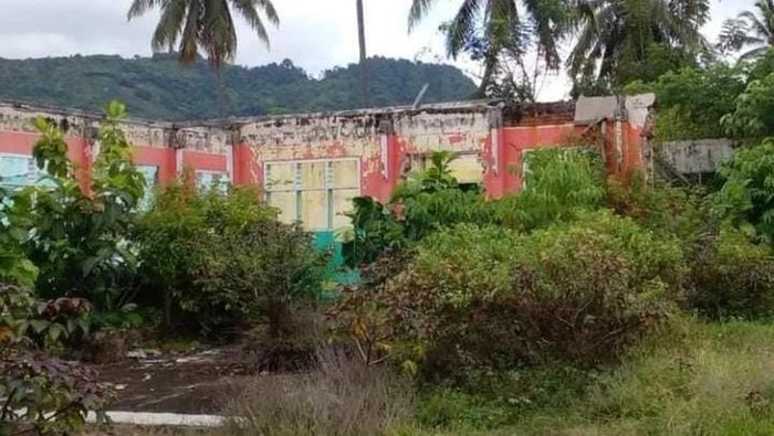 Kondisi SDN 1 Bone Raya rusak parah akibat banjir bandang.