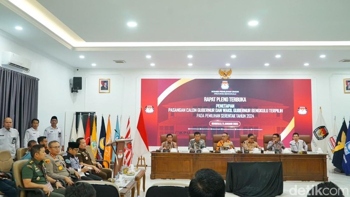 KPU Bengkulu menggelar rapat pleno terbuka menetapkan pasangan calon Gubernur dan Wakil Gubernur Bengkulu.