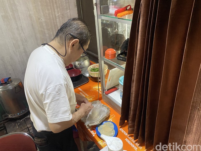 Lezatnya Legendaris! Bakmi Topping Ayam Kampung Halal di Cikini Lezatnya Legendaris! Bakmi Topping Ayam Kampung Halal di Cikini