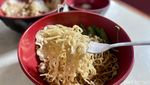 Lezatnya Legendaris! Bakmi Topping Ayam Kampung Halal di Cikini