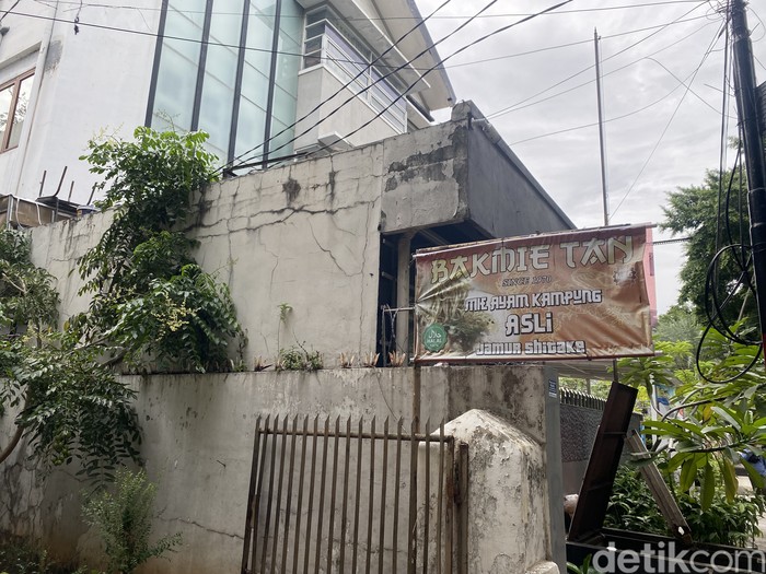 Lezatnya Legendaris! Bakmi Topping Ayam Kampung Halal di Cikini