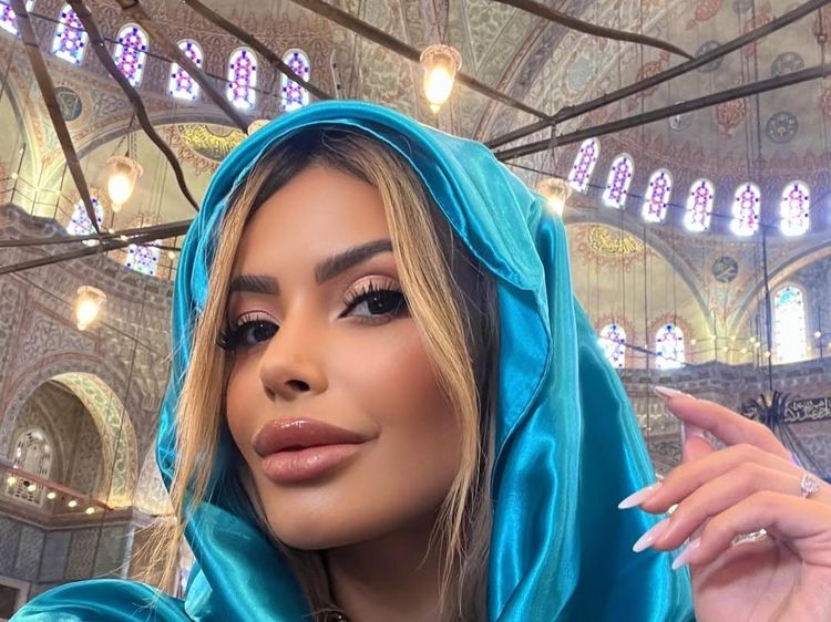 Liburannya Janaina Prazeres, Wanita Tercantik di Dunia Versi Playboy