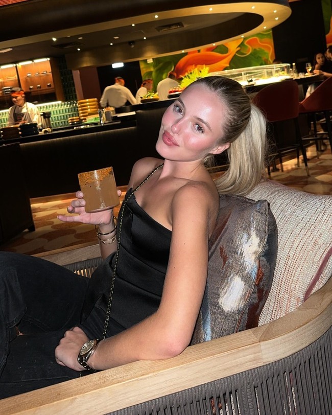 “Sangat beruntung bisa menjadi ibumu. Bayi perempuanku yang cantik. Lila Grey. Kamu sempurna,” kata Lilly di Instagram. Foto: Instagram