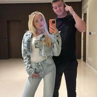 Sosok ayah dari cucu Steven Gerrard pun kembali diperbincangkan. Lee Byrne diketahui merupakan anak dari Liam Byrne yang disebut sebagai Ketua Byrne Organised Crime Group yang disebut mendistribusikan narkoba di Inggris dan Italia.  Foto: Instagram