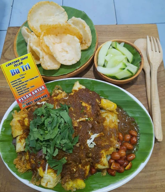 Lontong tahu telur Madiun