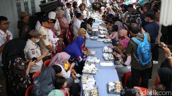 Makan Bergizi Gratis untuk Ibu Hamil, Menyusui dan Balita Dimulai