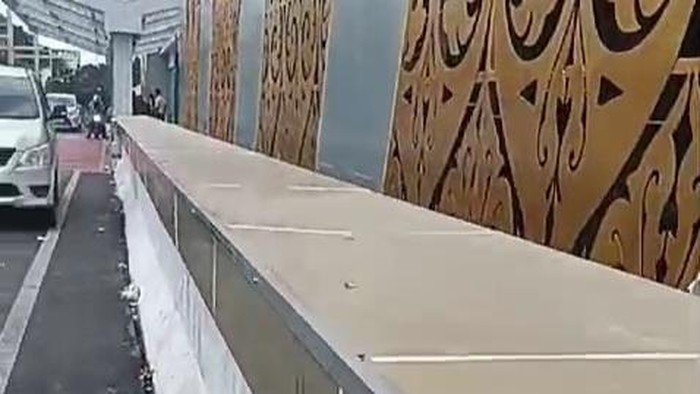 Material ACP di overpass stasiun Kerata Api Medan sudah diperbaiki. (Istimewa)