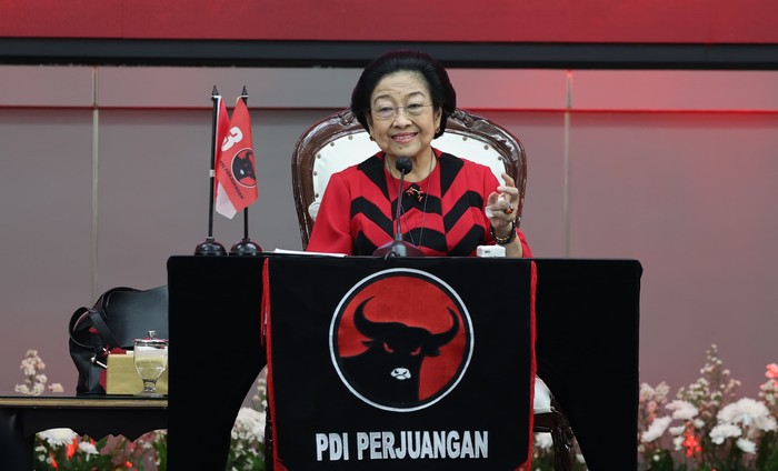 Megawati Soekarnoputri berpidato saat memperingati Hari Ulang Tahun (HUT) ke-52 PDIP di Jakarta, Jumat (10/1).
