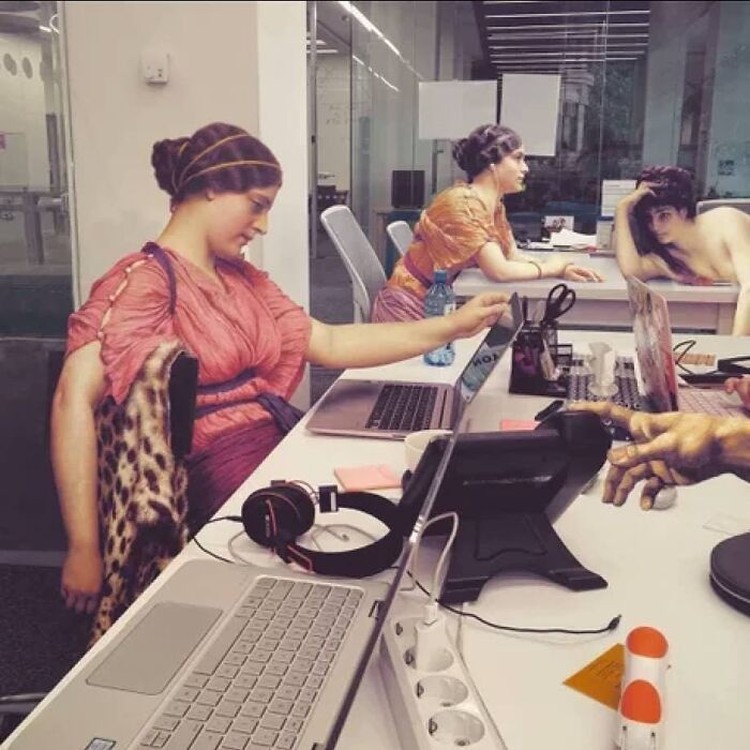 Menjadi dewasa ada plus dan minusnya. Minusnya jadi lebih gampang lelah dan ditimpa beban tagihan listrik, plusnya ya... lensa kacamata plus. Aowkaowk!