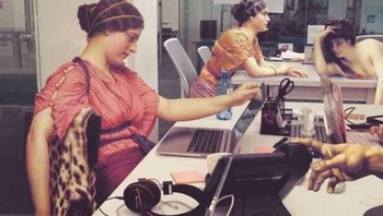 Gambar pekerja SCBD di zaman dulu. Foto: Classical AF Instagram via Bored Panda