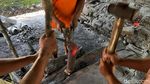 Produksi Bendo Ala Pande Besi yang Eksis 53 Tahun di Mojokerto