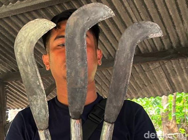 Produksi Bendo Ala Pande Besi yang Eksis 53 Tahun di Mojokerto