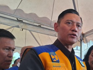 AHY Bagikan Sertifikat PTSL, Bisa Digadai buat Modal Usaha