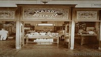 Begini mewahnya toko kue Braga Permai di masa kejayaannya. Hiasan plitur kayu dan etalase kue sederhana jadi ciri khasnya. Foto: Braga Permai/Archive