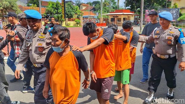 Para pelaku saat dihadirkan di Mapolresta Bandung, Soreang, Jumat (10/1/2025).