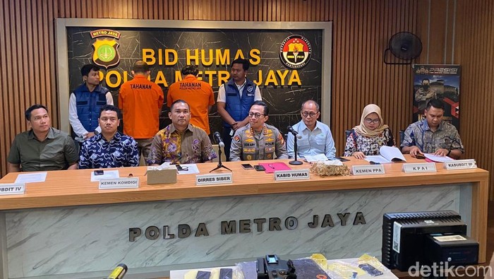 Pasutri penyelenggara pesta seks swinger ditetapkan jadi tersangka.
