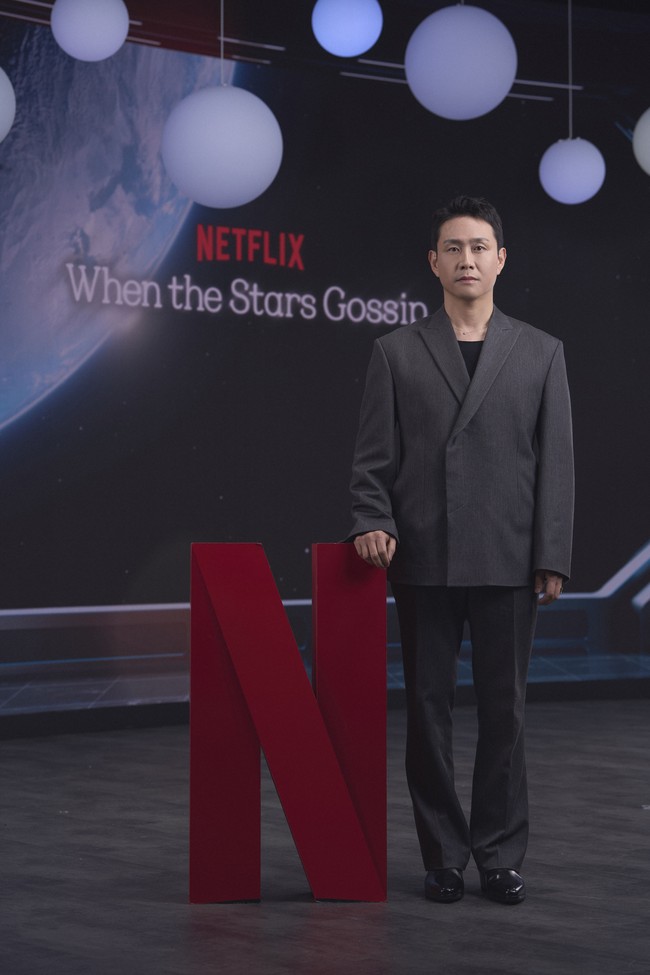 Karakter Kang Kang Su diperankan oleh Oh Jung Se, mantan pacar dari pewaris konglomerat yang dikencani Gong Ryong. Ilmuwan antariksa yang bertanggung jawab atas pengembangbiakkan  lalat buah di stasiun antariksa. Dia merasa terancam dengan keberadaan ‘turis’ misterius itu. Foto: dok. Netflix