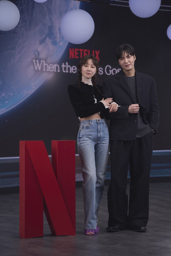 Drama Korea When the Stars Gossip mengikuti kisah cinta Lee Min Ho dan Gong Hyo Jin yang bertemu di stasiun antariksa. Foto: dok. Netflix