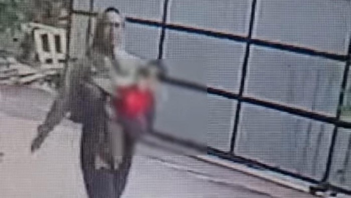 Pencurian oleh pasutri yang menggendong anak di bengkel di Kecamatan Genuk, Kota Semarang.