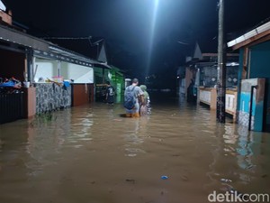 Banjir Rendam 3 Kecamatan di Banyumas, 1 Warga Meninggal Saat Evakuasi