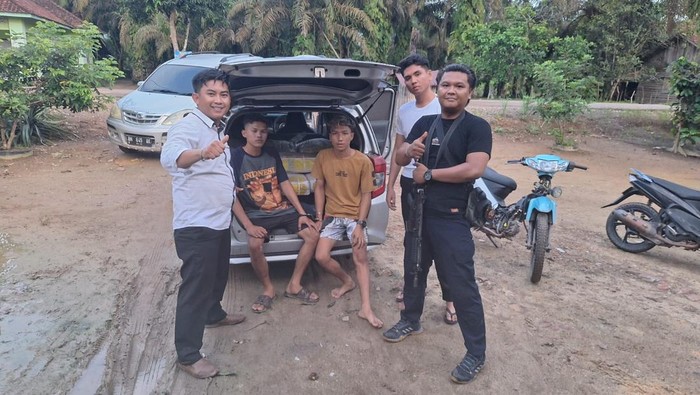 Polisi tangkap dua warga Jambi usai jarah 16 paket daging beku dari kontainer yang alami kecelakaan