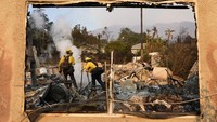 Kebakaran itu membesar — membakar lebih dari satu mil persegi (2,6 kilometer persegi) — dalam beberapa jam setelah menyala. AP/Chris Pizzello