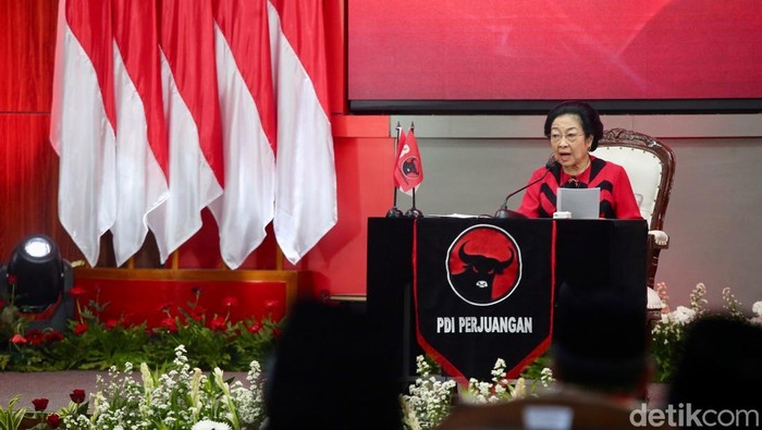 Ketua Umum PDI P Megawati Soekarnoputri memberikan pidatonya pada perayaan HUT PDI P ke 52 yang berlangsung di sekolah Partai PDI P, Lenteng Agung, Jakarta Selatan, Jumat (10/1/2025). Dalam pidatonya yang berlangsung selama kurang lebih 2 jam, Megawati membahas banyak hal terkait PDI P.