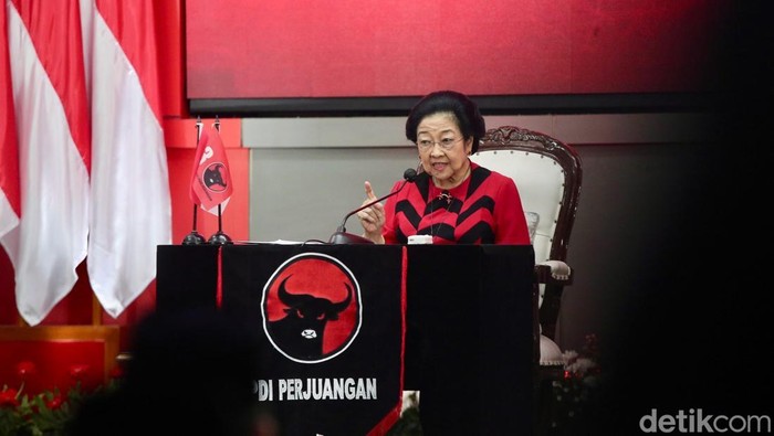 Potret Megawati Pidato Tegas di HUT Ke-52 PDIP Ketua Umum PDI P Megawati Soekarnoputri memberikan pidatonya pada perayaan HUT PDI P ke 52 yang berlangsung di sekolah Partai PDI P, Lenteng Agung, Jakarta Selatan, Jumat (10/1/2025). Dalam pidatonya yang berlangsung selama kurang lebih 2 jam, Megawati membahas banyak hal terkait PDI P.