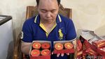 Melihat Produksi Kue Keranjang di Surabaya Jelang Imlek