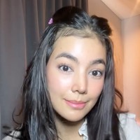 Bagian bawah matanya kini terlihat lebih segar dengan kerutan-kerutan yang tersamarkan. Tak hanya itu saja, hidungnya juga berubah jadi semakin mancung. Perubahan wajah Raya itu pun banjir pujian netizen. Banyak yang mengatakan jika Raya jadi semakin cantik. Foto: Instagram/@rayakohandi244