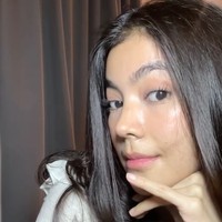 Dengan wajah barunya, Raya juga terlihat semakin percaya diri di depan kamera. Walaupun hasilnya sudah terlihat, namun Raya mengungkapkan jika hasil tersebut baru 60% dari hasil akhir. Bagian bibirnya masih terasa tertarik dan belum lurus karena prosedur face contour yang dijalaninya. Foto: Instagram/@rayakohandi244