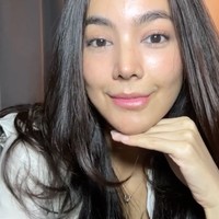 Beberapa juga mengatakan jika wajah Raya kini jadi manglingi bak beda orang. Cantik sih tp, ciri khas raya JD ilang, dan klo aku gak liat VT ini pst lain wkt aku liat raya JD beda dan gk mengenali raya sprt yg dl, tulis salah satu komentar. Kyk beda orng.. Ciri khas wajah nya hilang, komentar lainnya. Foto: Instagram/@rayakohandi244