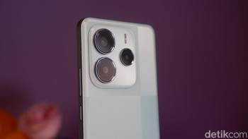 Ada tiga kamera di bagian belakang. Kamera utamanya berukuran 108 MP. Foto: Adi Fida Rahman/detikINET