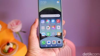 Layarnya menggunakan panel AMOLED berukuran 6,67 inch. Foto: Adi Fida Rahman/detikINET