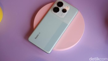 Ini model Redmi Note 14 5G Coral Green. Foto: Adi Fida Rahman/detikINET