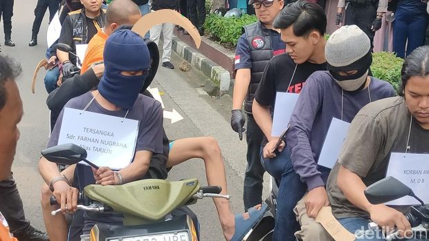Reka adegan pelaku bacok dan tenda korban hingga tewas