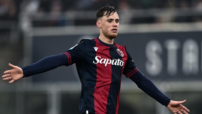 BOLOGNA, ITALY - DECEMBER 15: Sam Beukema of Bologna looks on during the Serie A match between Bologna and Fiorentina at Stadio Renato DallAra on December 15, 2024 in Bologna, Italy. (Photo by Image Photo Agency/Getty Images)