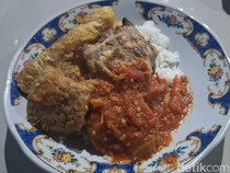 Pedas Menyengat! Sego Sambal Iwak Pe Mak Yeye Eksis Sejak 1982