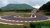 Sirkuit Parang Magetan sendiri berada di Jalan Raya Magetan Ponorogo Kelurahan Parang Magetan. Tepatnya di samping pasar hewan dan didepan pasar Parang.
