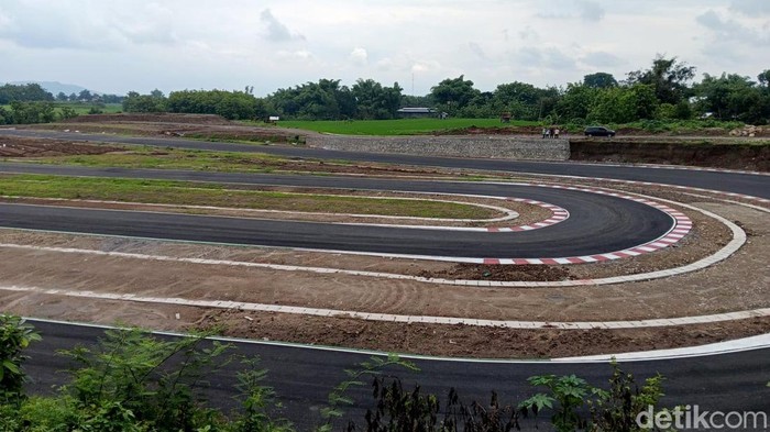 Sirkuit Parang Magetan yang Viral Diuji Coba Mario Aji