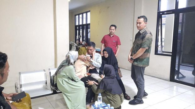 Suasana haru pertemuan Nayla Salsabila dengan keluarga di Polres Tasikmalaya, Jumat Petang (10/1/2025).