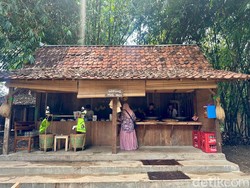 Tempat Makan Tradisional Suasana Kampung